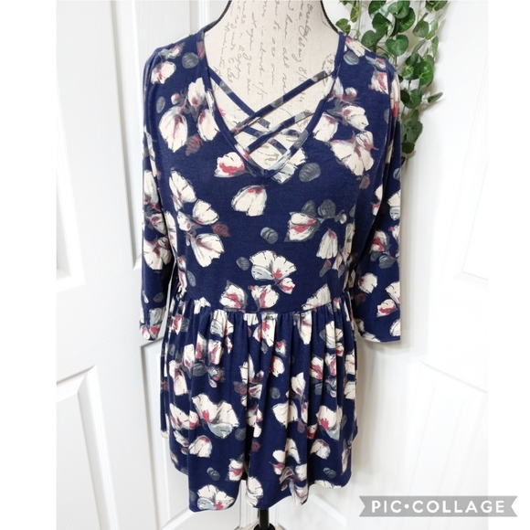 Loralette Blue Floral Cage Neck Tunic Top Size 1X - Picture 2 of 9